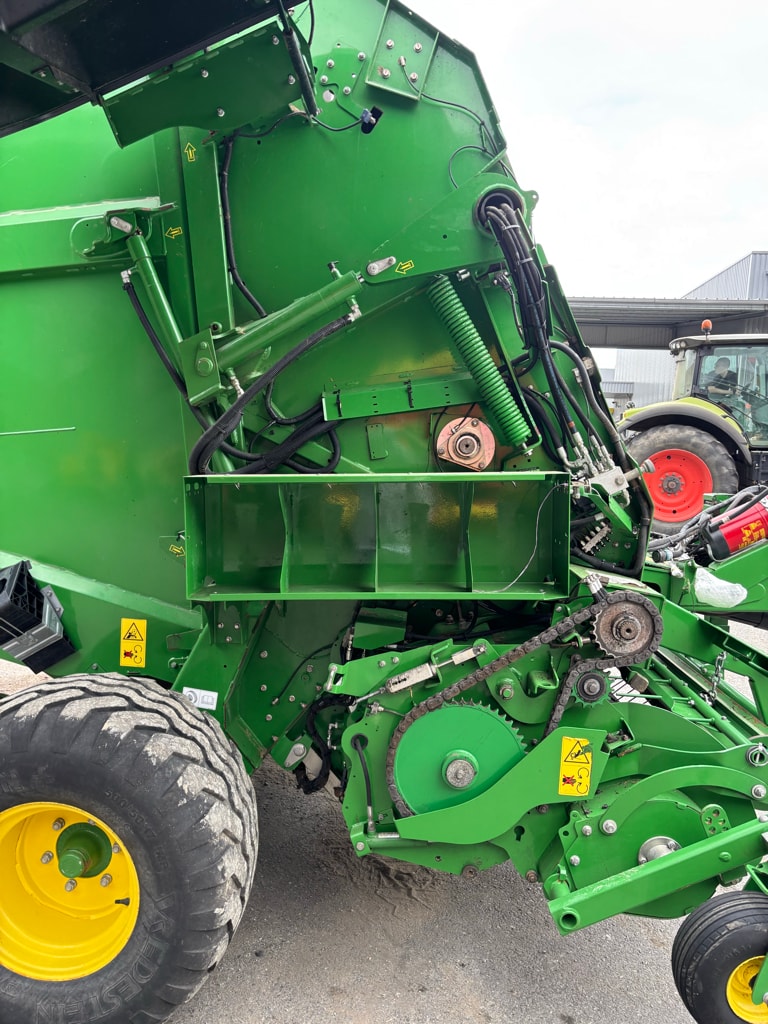 Presse balles rondes JOHN DEERE V461M - photo slide 14