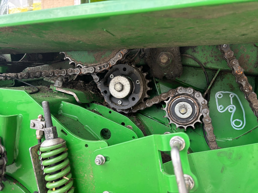 Presse balles rondes JOHN DEERE V461M - photo slide 15