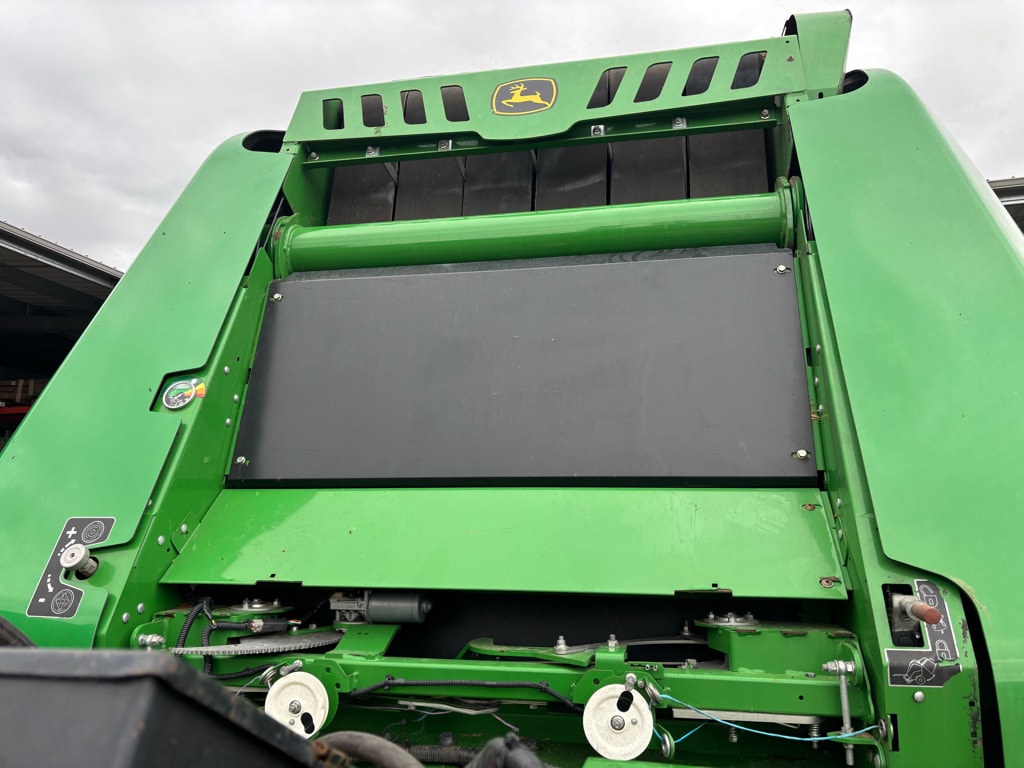 Presse balles rondes JOHN DEERE V461M - photo slide 8