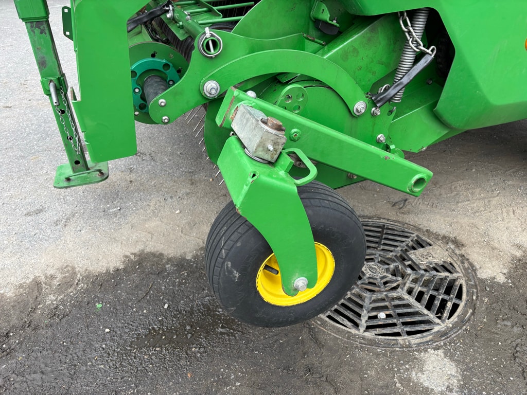 Presse balles rondes JOHN DEERE V461M - photo slide 18