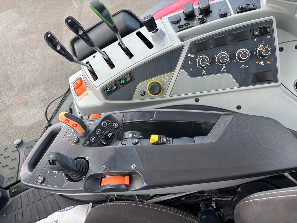 Tracteur chargeur VALTRA N175 - photo slide 15