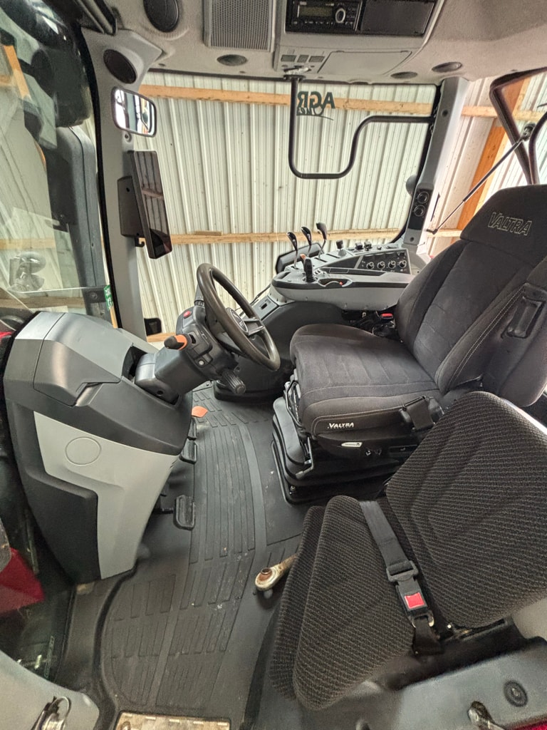 Tracteur chargeur VALTRA N175 - photo slide 14