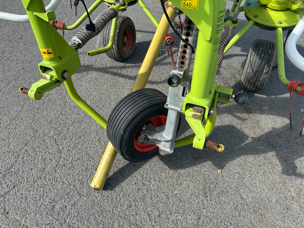 Faneuse CLAAS VOLTO 800 - photo slide 11