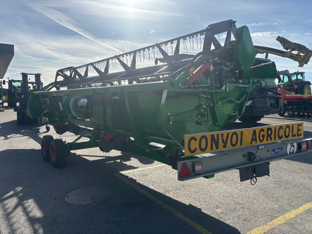 Moissonneuse JOHN DEERE T560 HM - photo slide 12