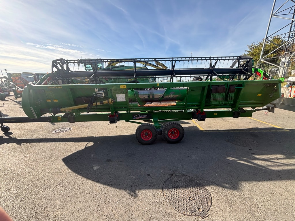 Moissonneuse JOHN DEERE T560 HM - photo slide 13