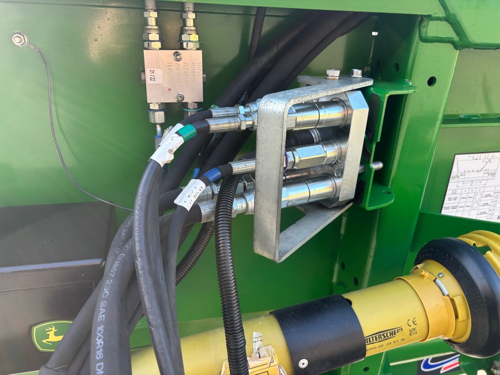 Moissonneuse JOHN DEERE T560 HM - photo slide 22