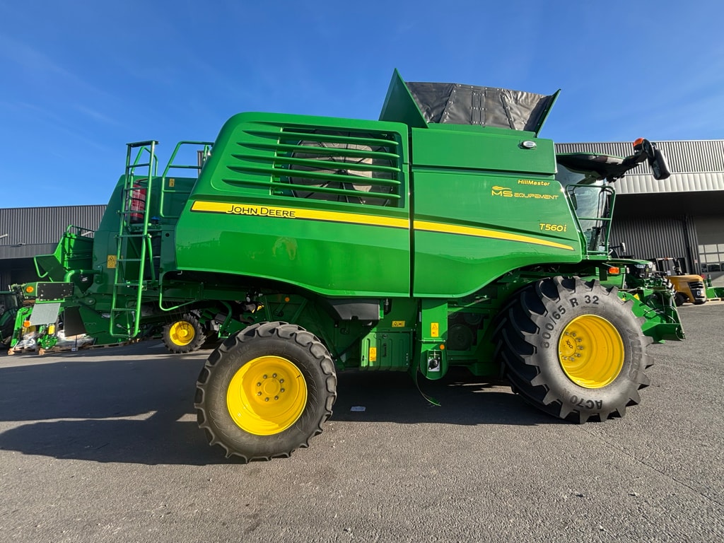 Moissonneuse JOHN DEERE T560 HM - photo slide 2