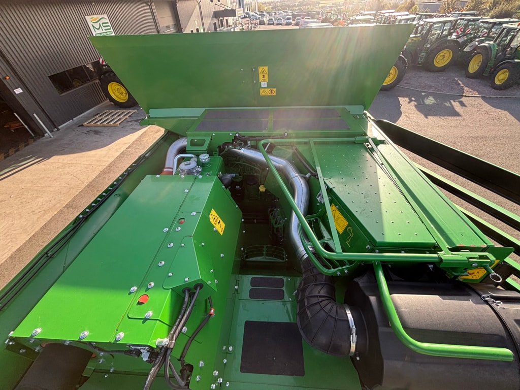 Moissonneuse JOHN DEERE T560 HM - photo slide 32