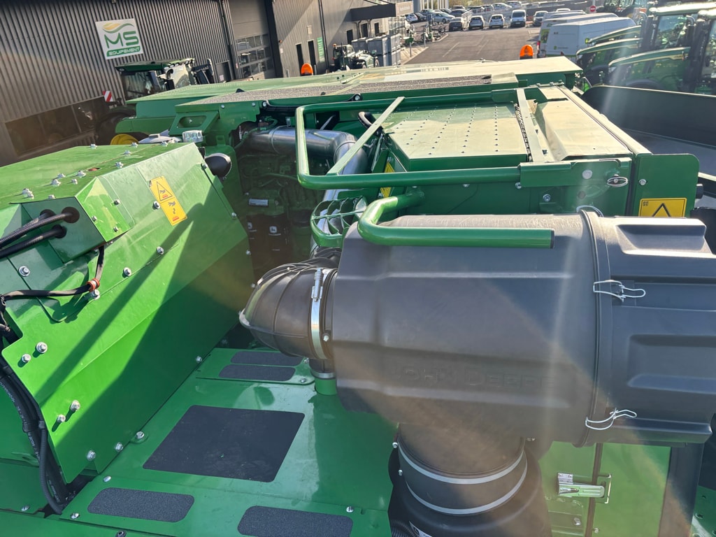 Moissonneuse JOHN DEERE T560 HM - photo slide 40