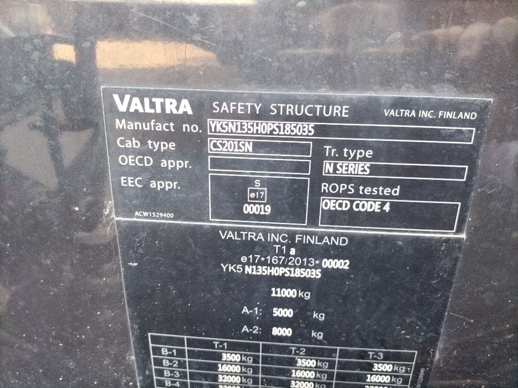 Tracteur VALTRA N 135 Hi Tech - photo slide 4