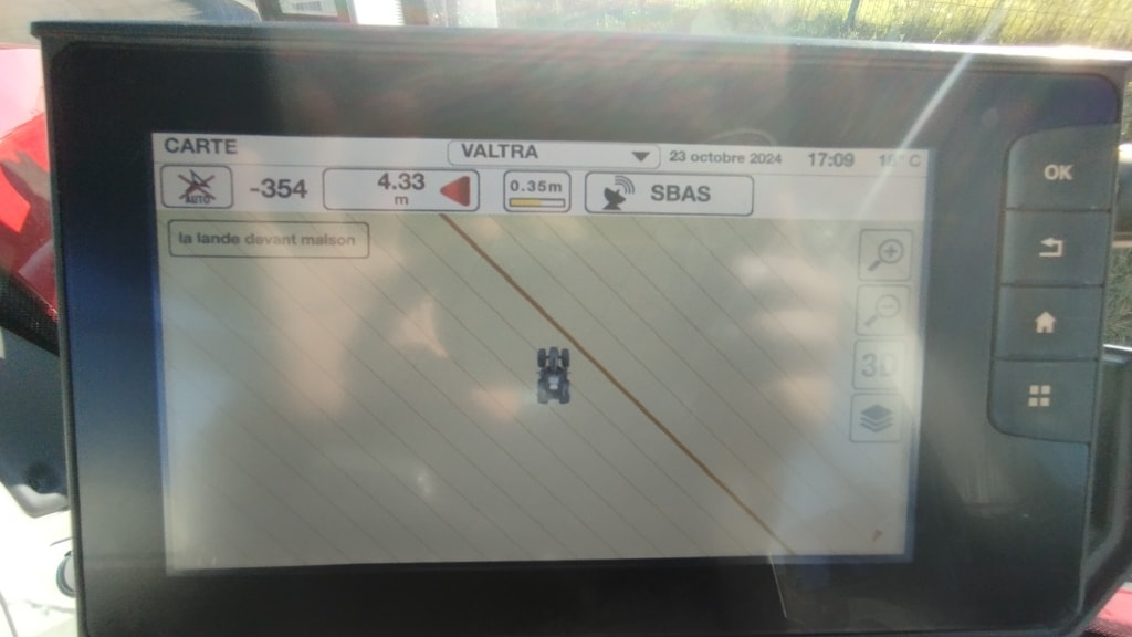 Tracteur VALTRA T254 - photo slide 26