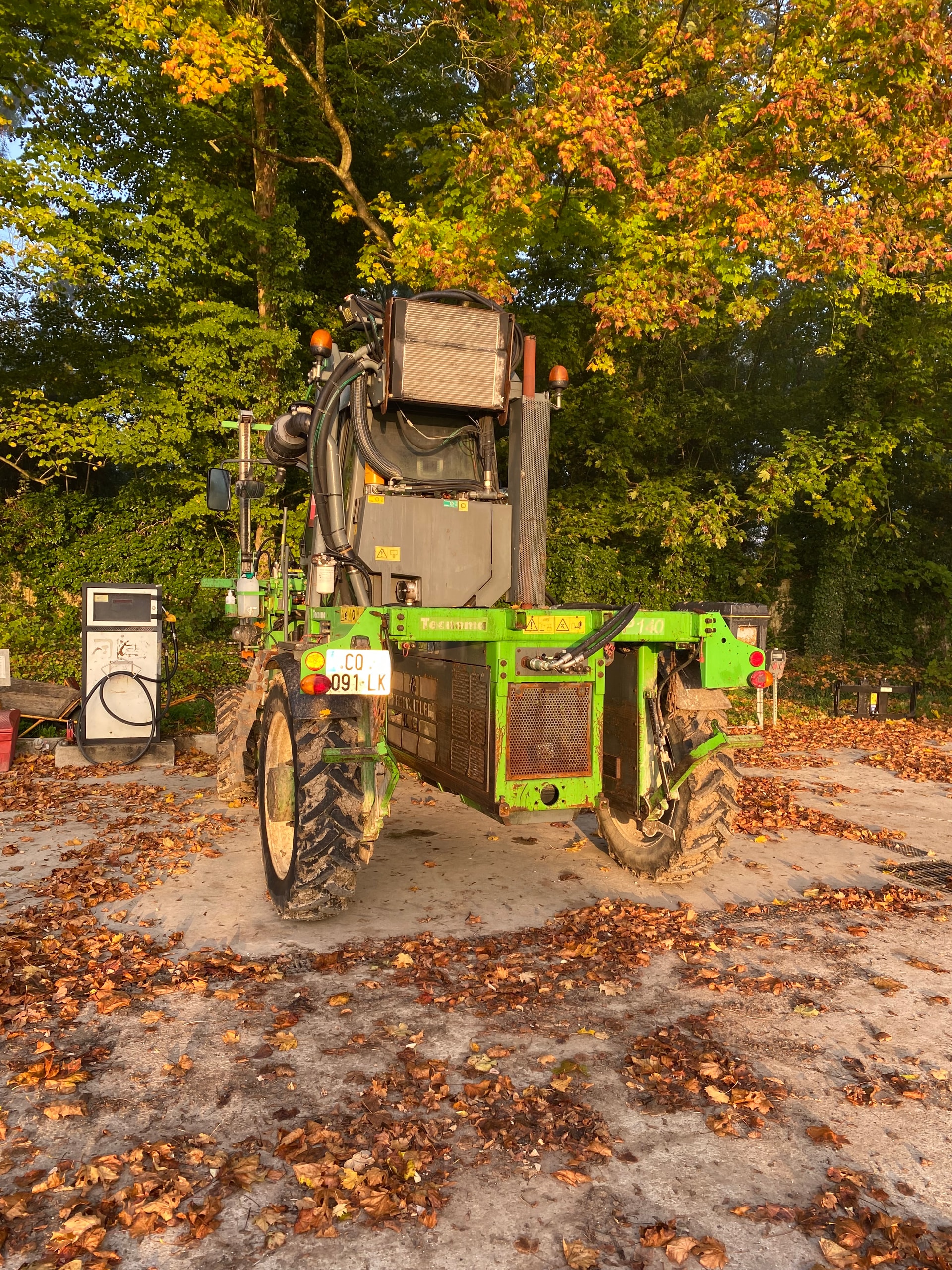Tracteur enjambeur TECNOMA P140 - photo slide 6