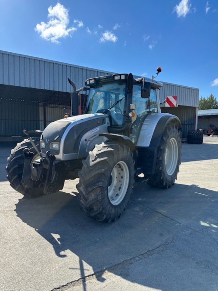 Tracteur VALTRA N142 Direct  - photo slide 1