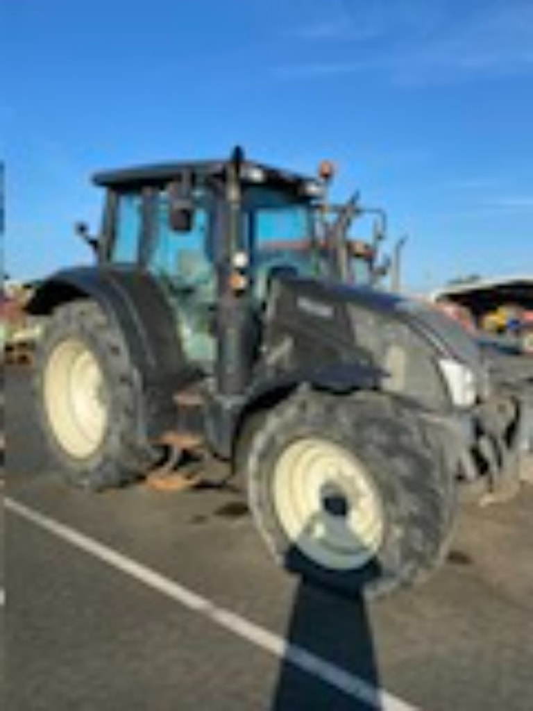 Tracteur VALTRA N 143 V - photo slide 2