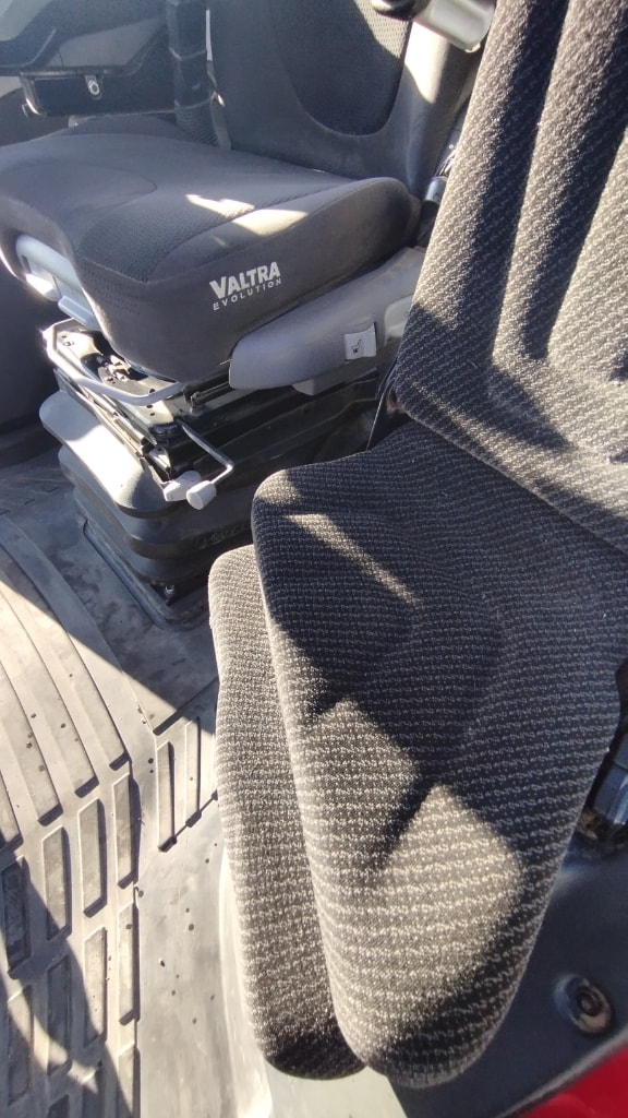 Tracteur VALTRA T254 - photo slide 22