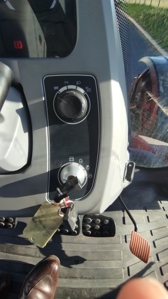 Tracteur VALTRA T254 - photo slide 29