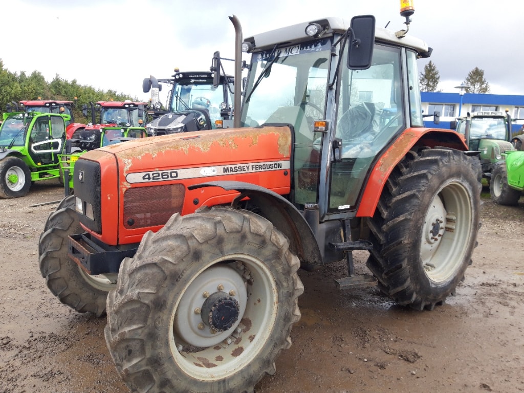 Tracteur MASSEY FERGUSON 4260 - photo slide 1
