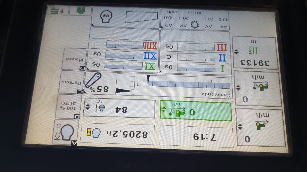 Tracteur chargeur JOHN DEERE 6105R - photo slide 10