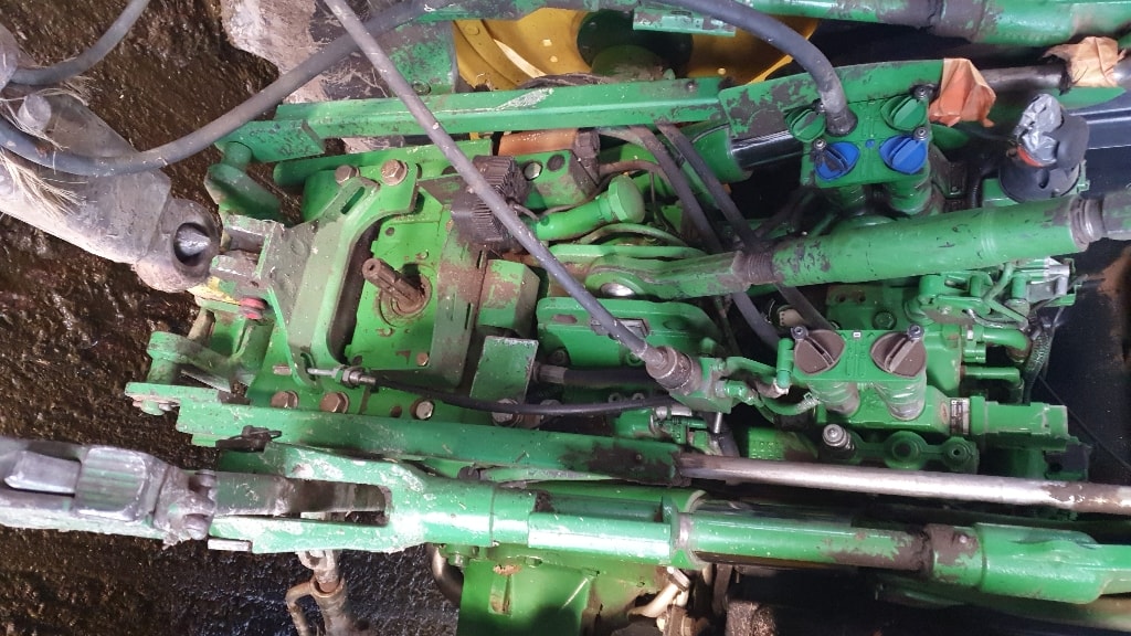 Tracteur chargeur JOHN DEERE 6105R - photo slide 7