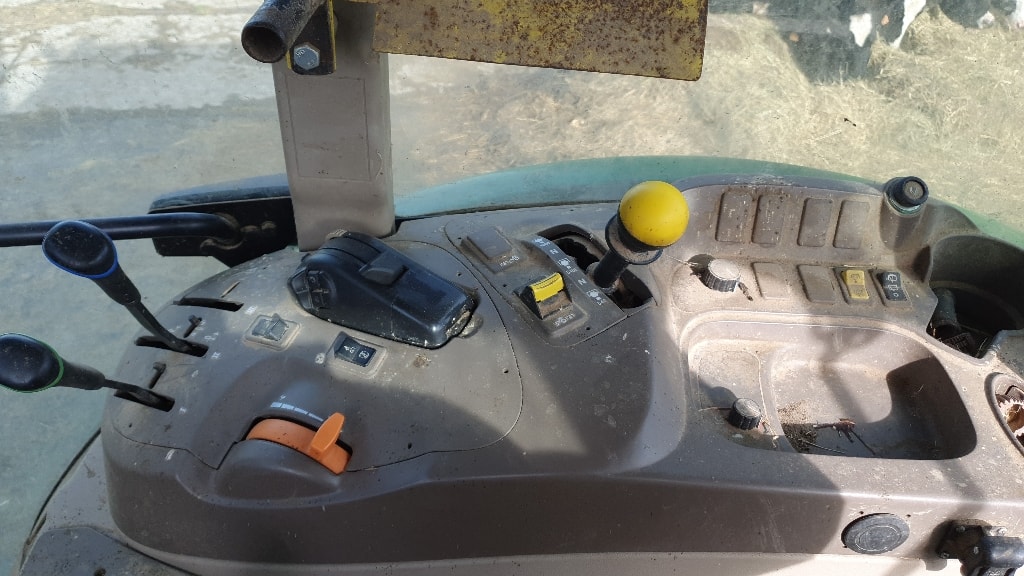 Tracteur chargeur JOHN DEERE 6090 MC - photo slide 12