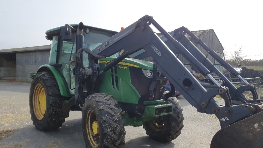 Tracteur chargeur JOHN DEERE 6090 MC - photo slide 2