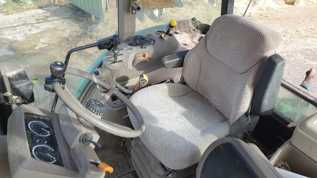 Tracteur chargeur JOHN DEERE 6090 MC - photo slide 11