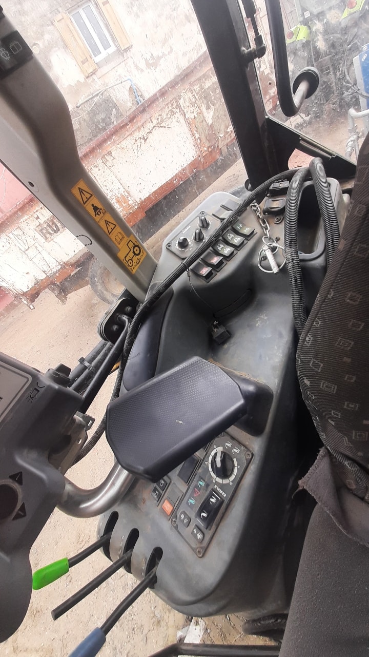Tracteur CLAAS 240 F - photo slide 10