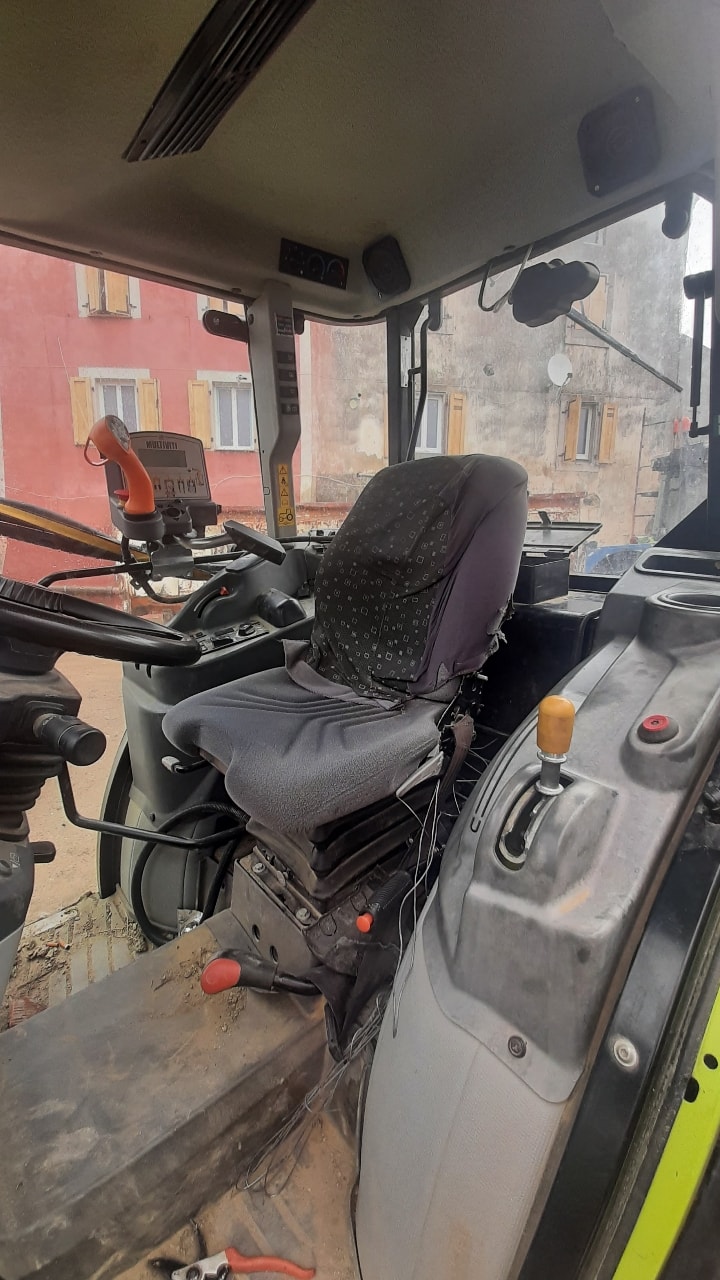 Tracteur CLAAS 240 F - photo slide 11