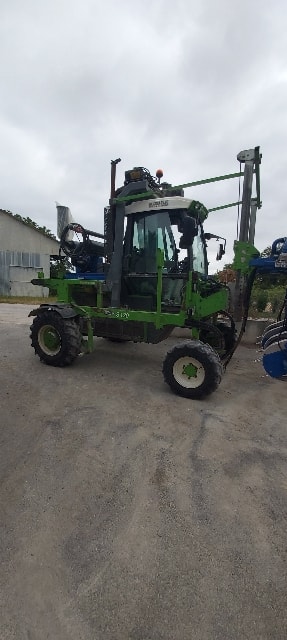 Tracteur enjambeur TECNOMA S120 - photo slide 2