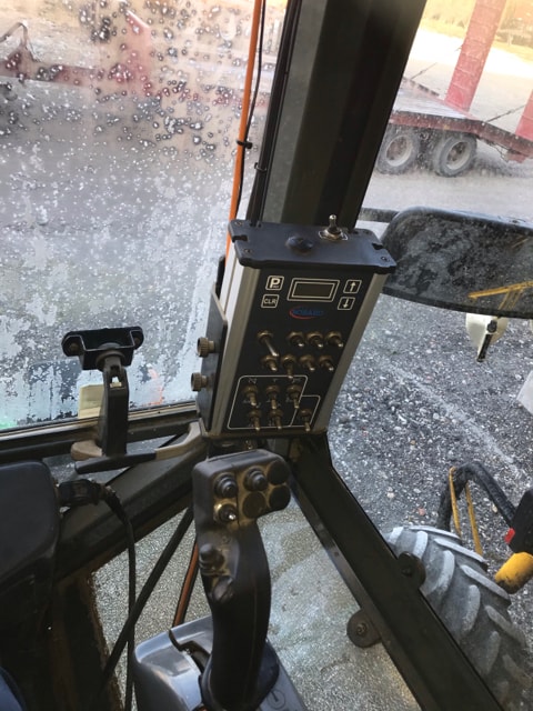 Tracteur enjambeur TECNOMA AXH110  - photo slide 7