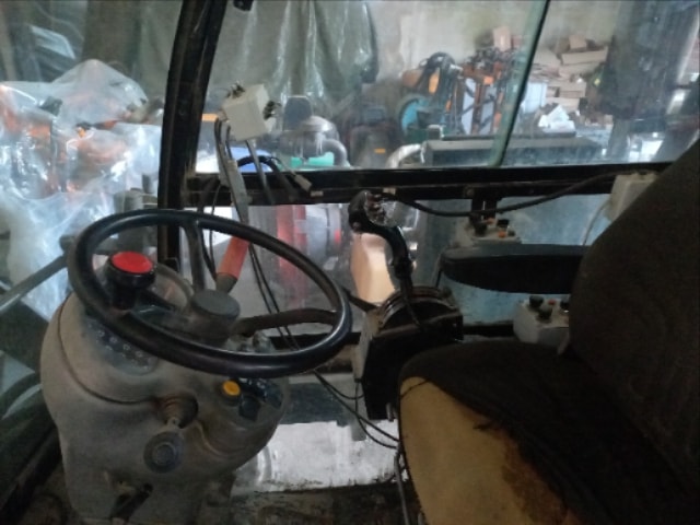 Tracteur enjambeur DEROT DH 145 - photo slide 11