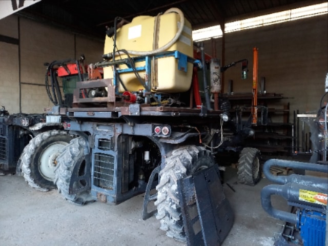 Tracteur enjambeur DEROT DH 145 - photo slide 3