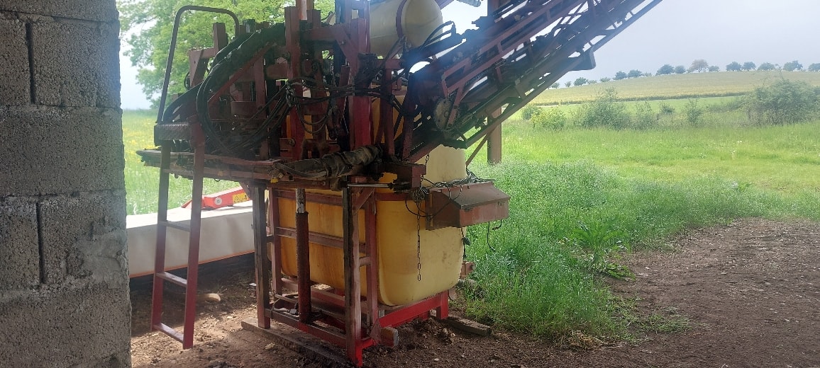 Pulverisateur HARDI 1200 - photo slide 4