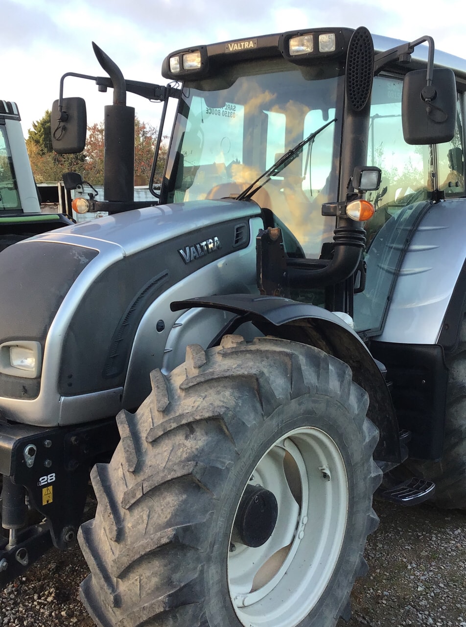 Tracteur VALTRA N142 - photo slide 2