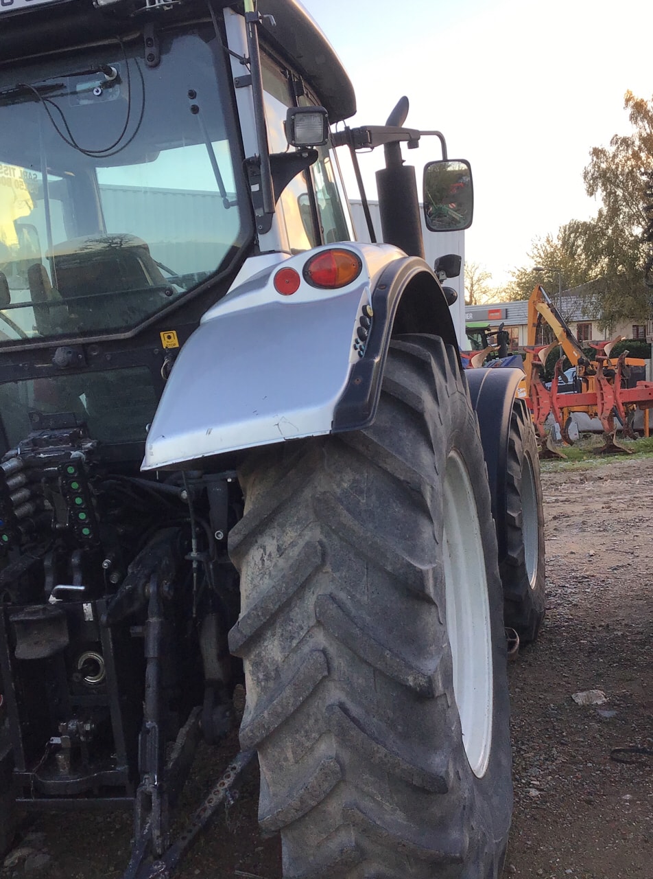 Tracteur VALTRA N142 - photo slide 3