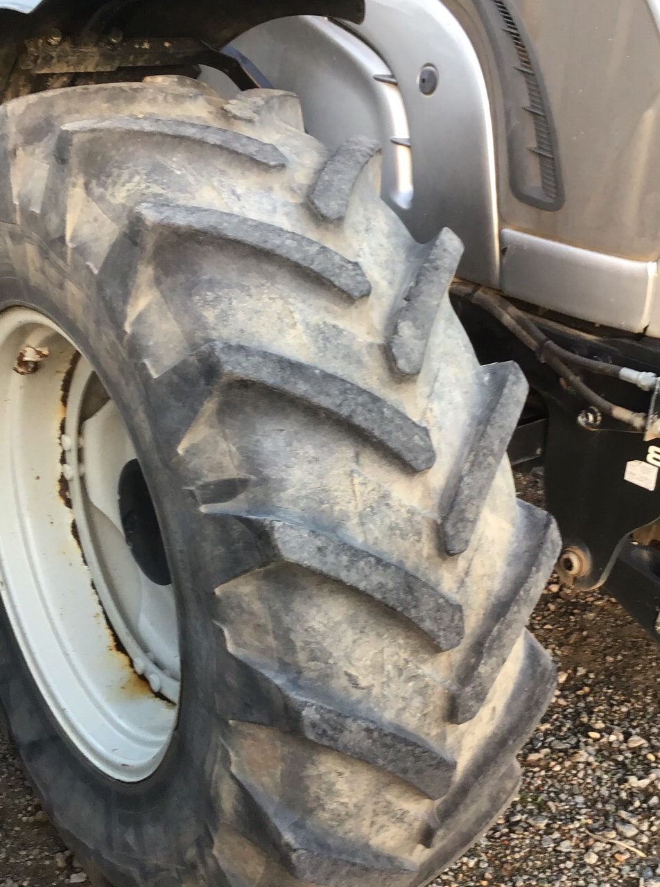 Tracteur VALTRA N142 - photo slide 6