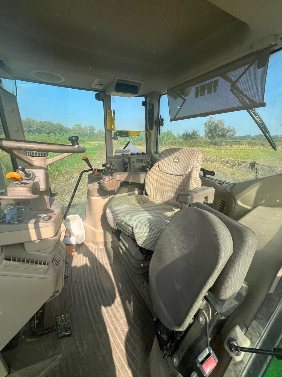 Tracteur chargeur JOHN DEERE 6195M - photo slide 18