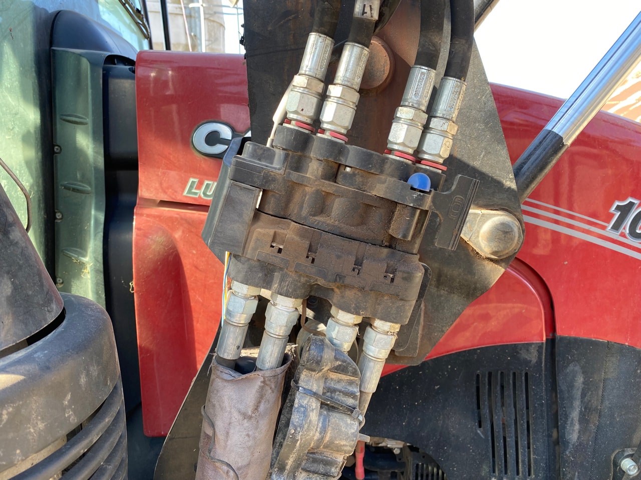 Tracteur chargeur CASE IH LUXXUM 100 - photo slide 9