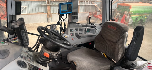 Tracteur CLAAS AXION 820 - photo slide 11