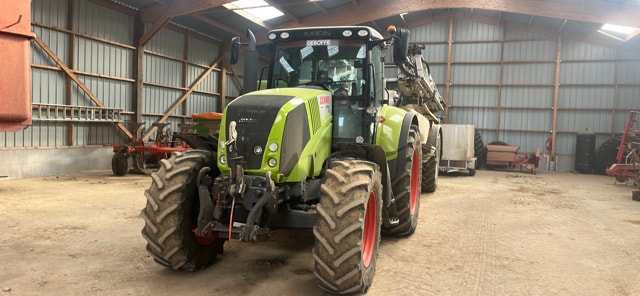 Tracteur CLAAS AXION 820 - photo slide 1