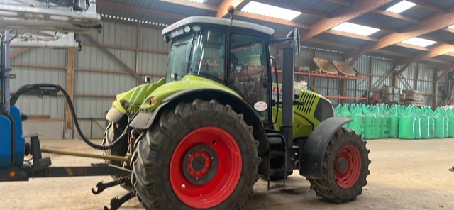 Tracteur CLAAS AXION 820 - photo slide 3