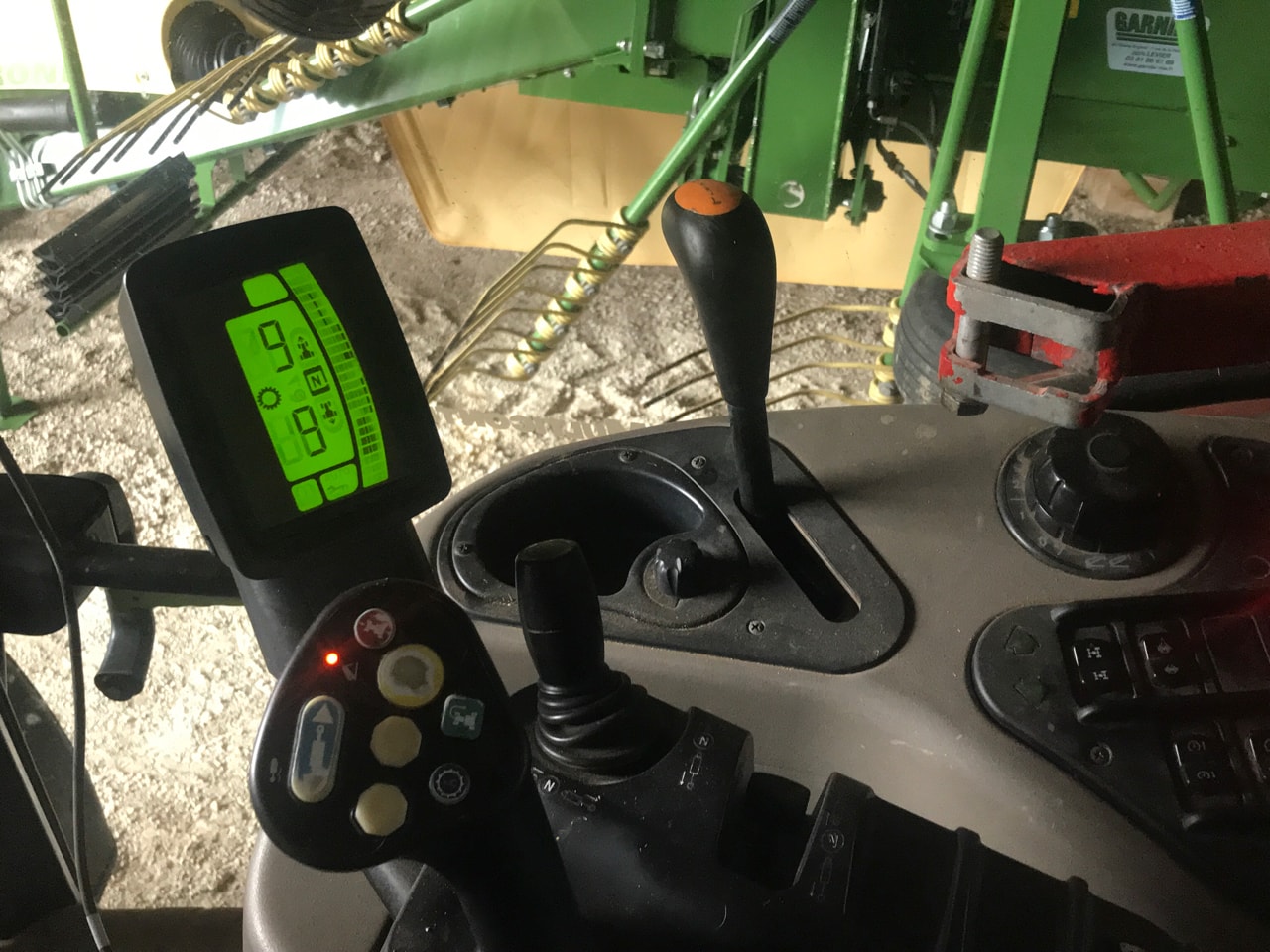 Tracteur CASE IH MAXXUM 110 - photo slide 13