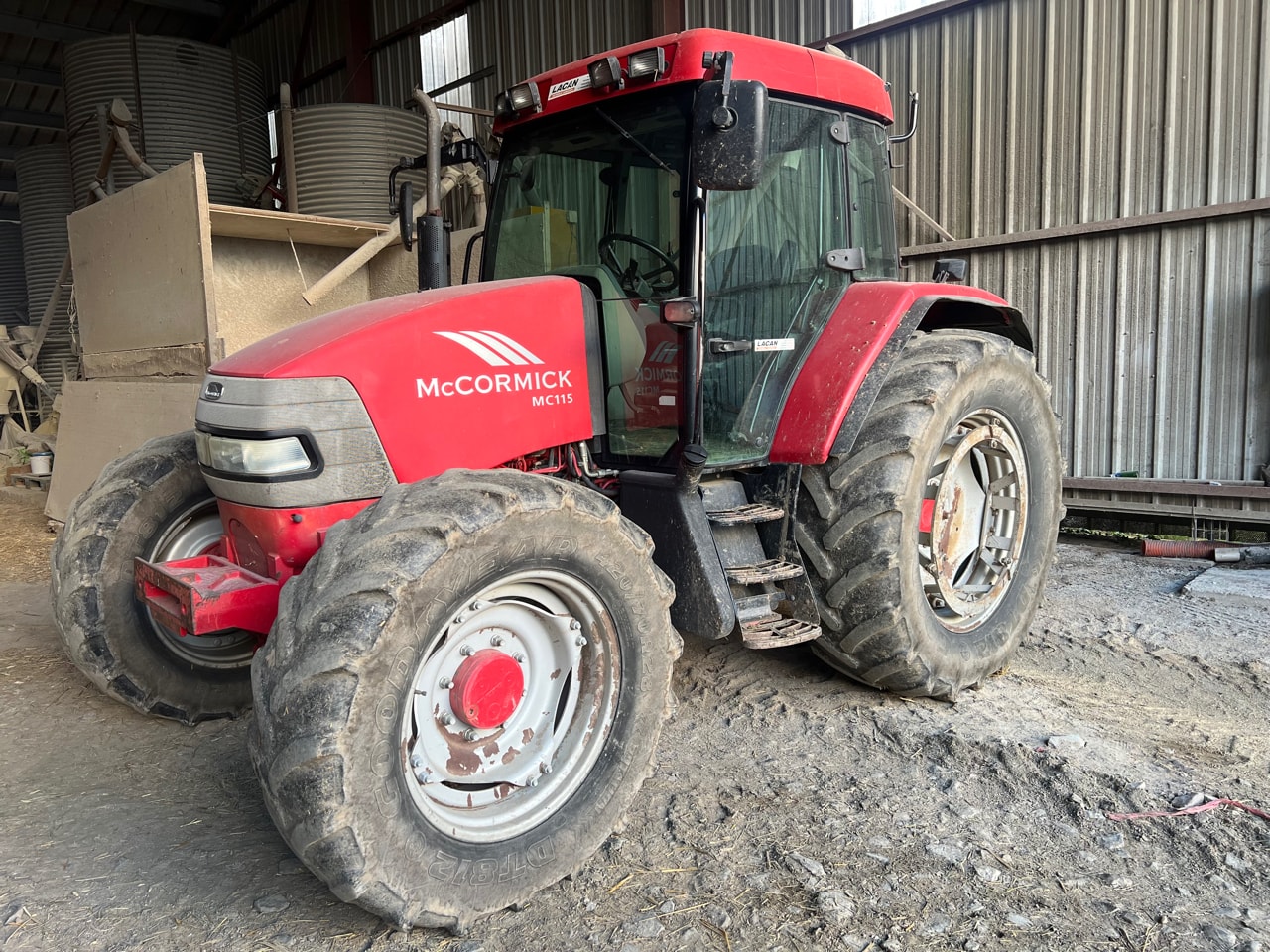 Tracteur MC CORMICK MC 115 - photo slide 2