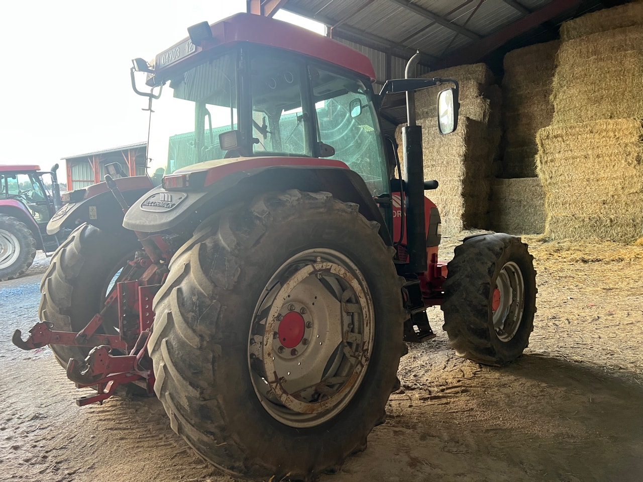 Tracteur MC CORMICK MC 115 - photo slide 5