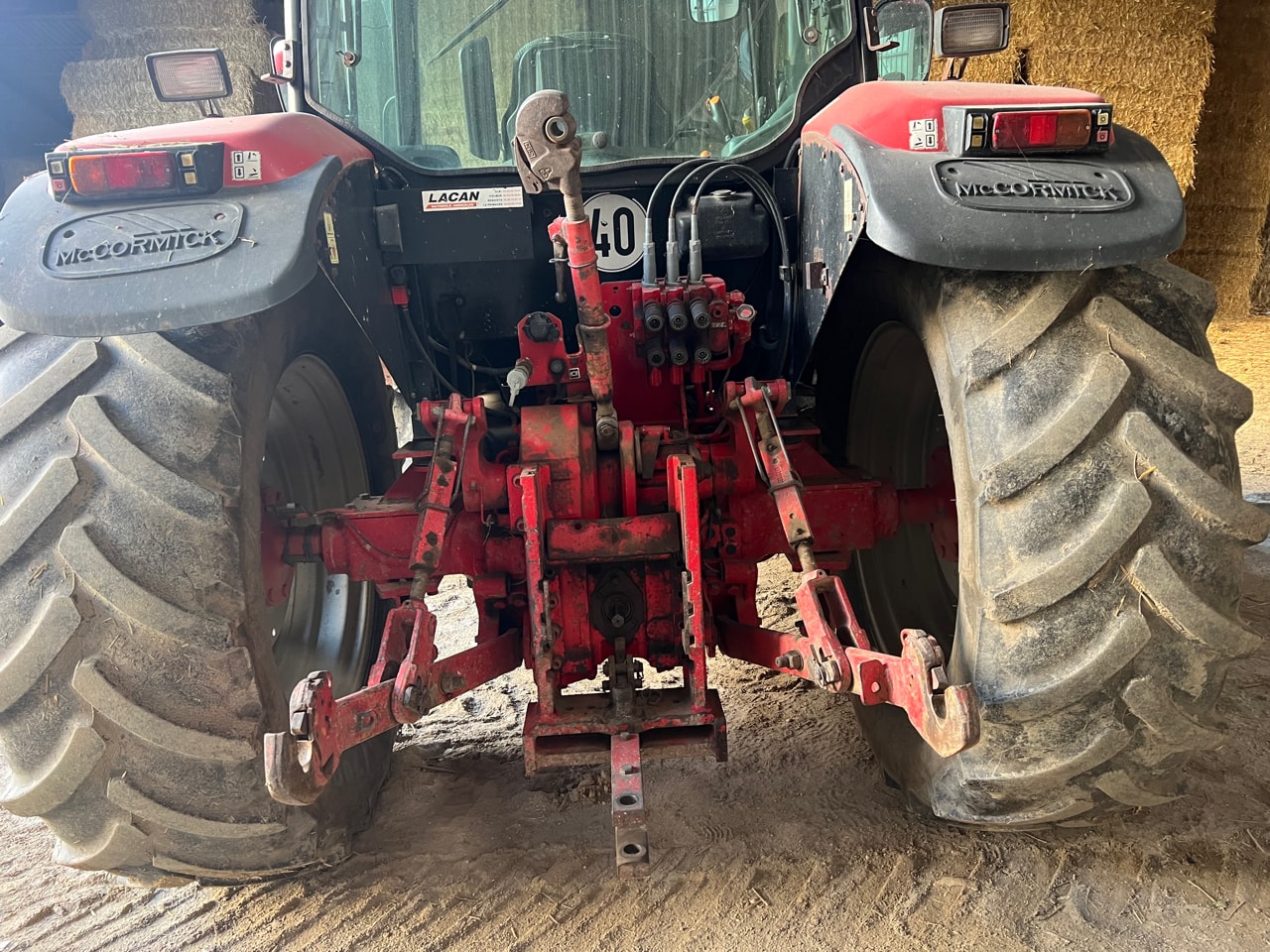 Tracteur MC CORMICK MC 115 - photo slide 6