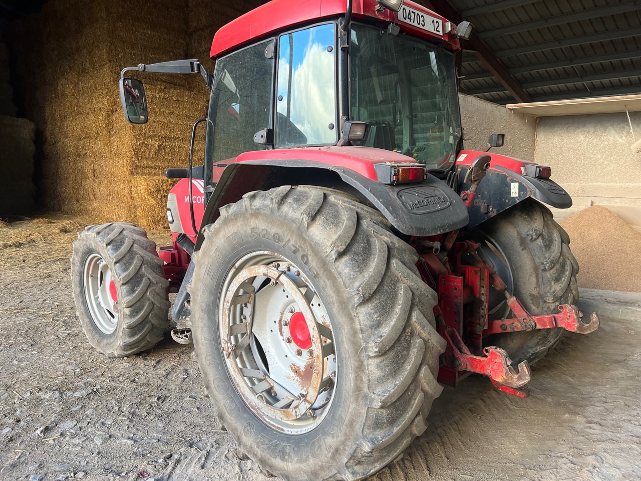 Tracteur MC CORMICK MC 115 - photo slide 7