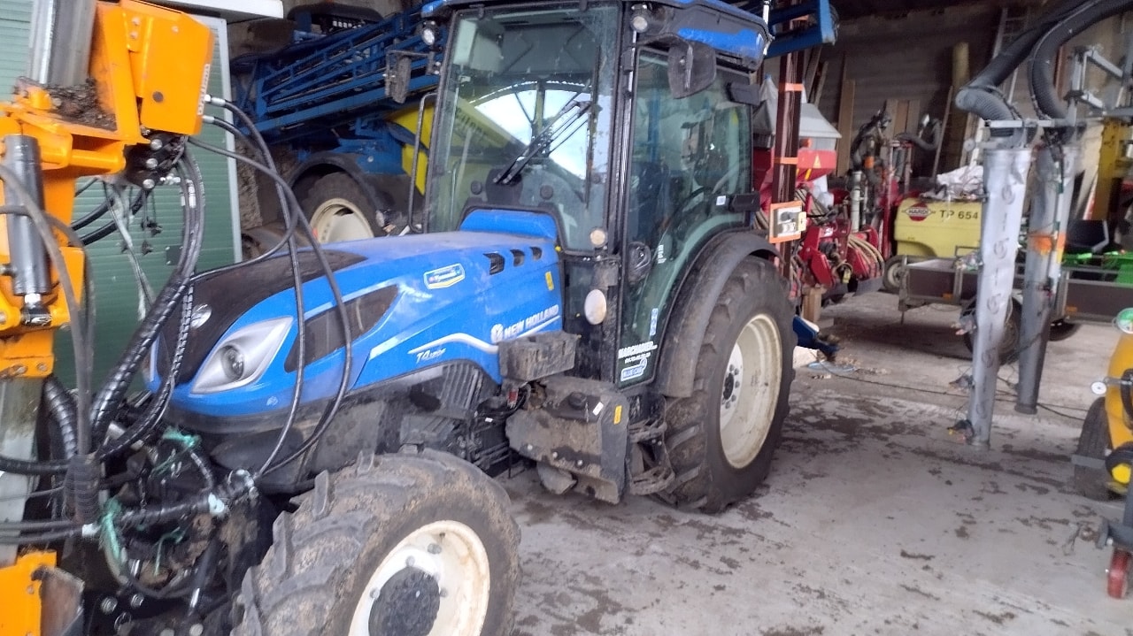 Tracteur NEW HOLLAND T4.120F - photo slide 1