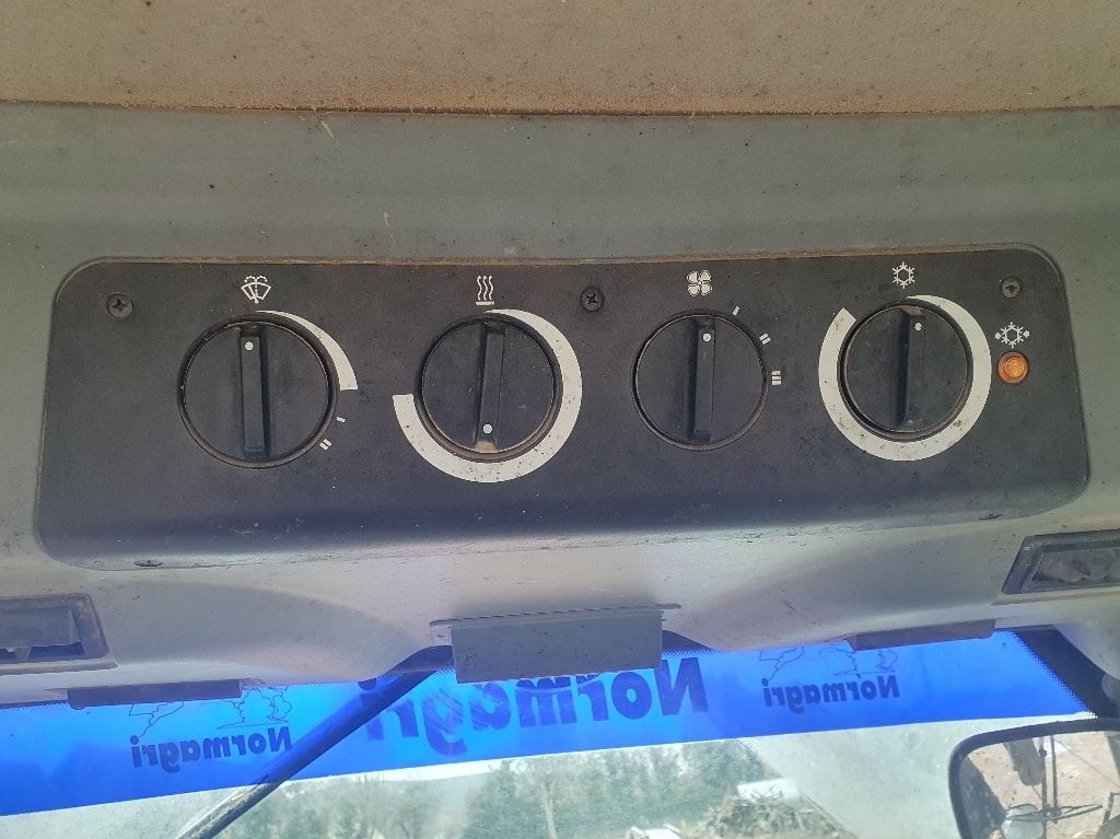 Tracteur MC CORMICK MTX 120 - photo slide 14