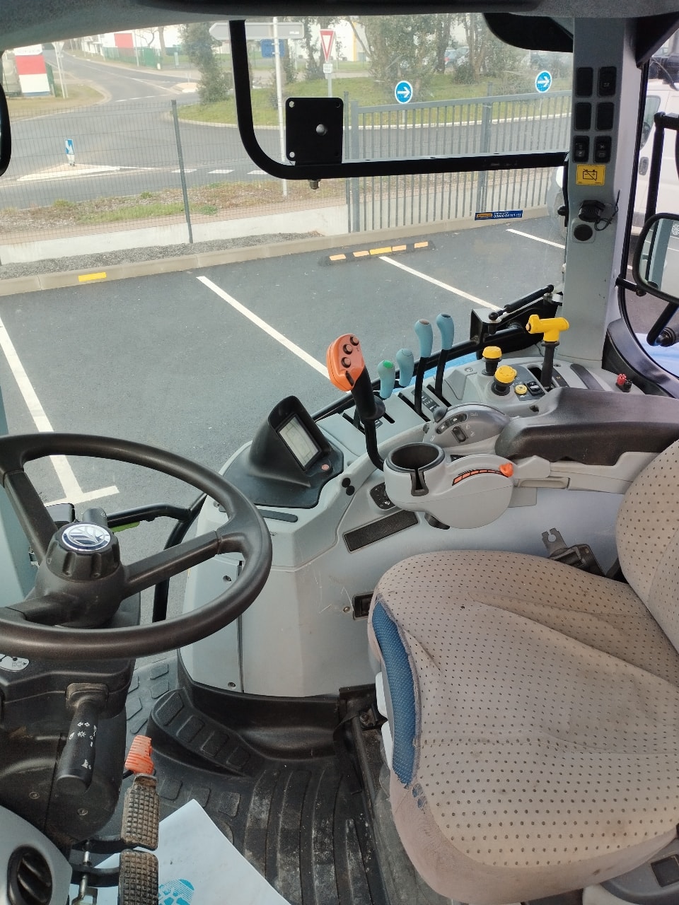 Tracteur NEW HOLLAND T7.245 PC - photo slide 12