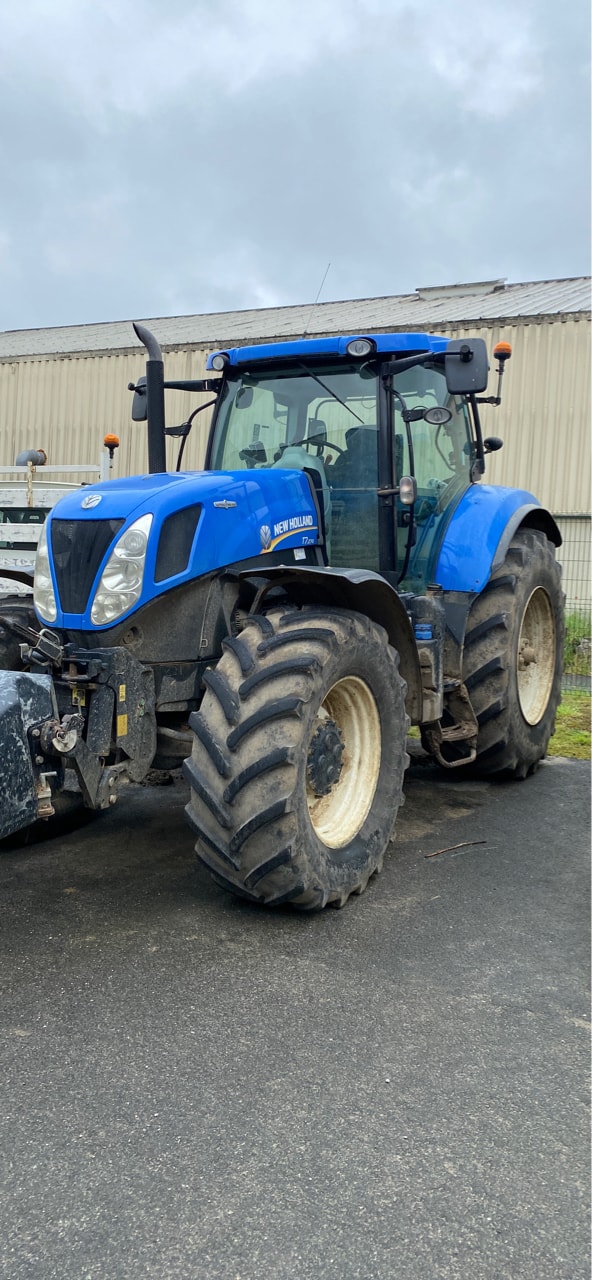 Tracteur NEW HOLLAND T7.270 - photo slide 1